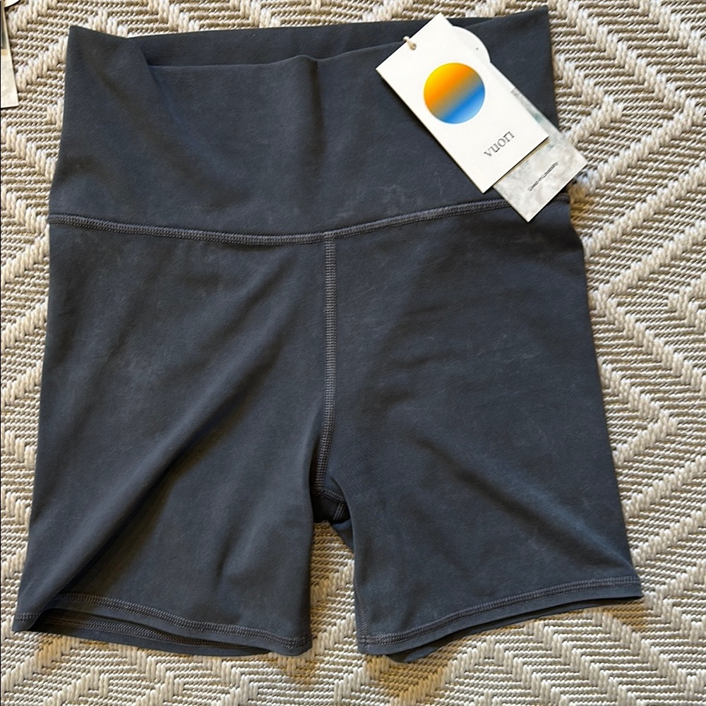 Vuori Washed Studio Short in Washed Charcoal *NWT